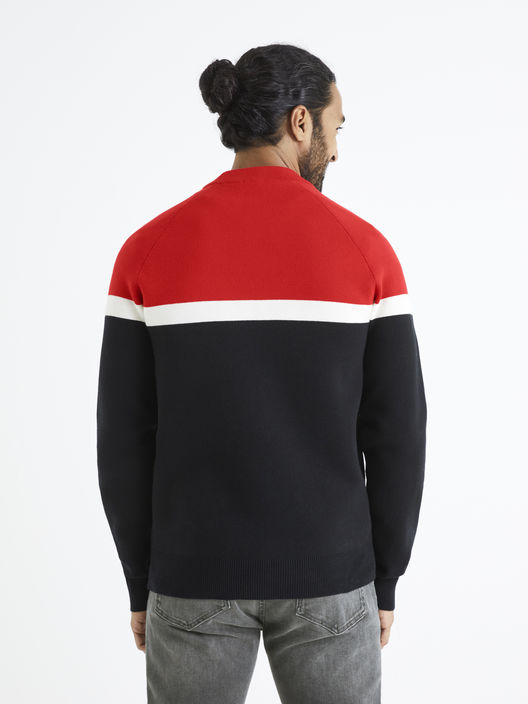 Farbený sveter s okruhlým výstrihom